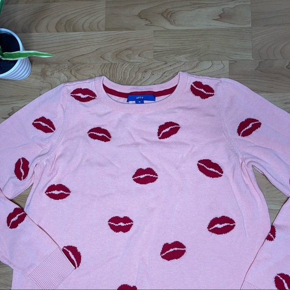 Apt 9 Women’s Baby Pink Red Lips Long Sleeve Pullover Sweater Size Medium - Picture 5 of 7